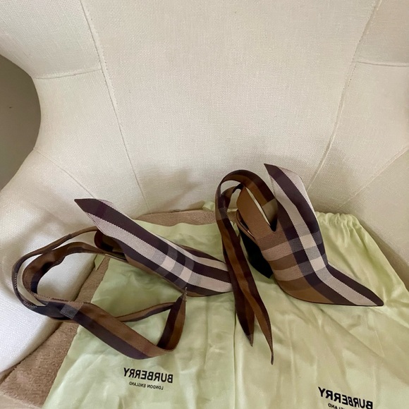 BURBERRY THE UP PUMP SIZE 40.5 BIRCH BROWN. - Picture 12 of 13